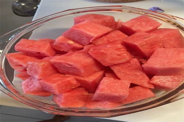 【吃瓜群qq群号】直播时突然大哭！3位头部网红集体翻车，瓜友们你还信谁？