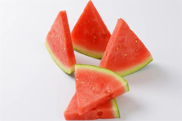 吃瓜群众在线爆料免费观看！知名女星深夜陪酒，6秒视频疯传，画面不忍看！