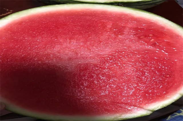 吃瓜群众在线爆料免费观看:某女星800万买热搜,背后那点儿“破事”,到底是炒作还是救命?